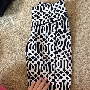 Geometric Black and White Leggings size small